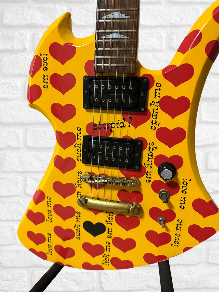 hide イエローハート 模造品 スルーネック加工 モッキンバード hide