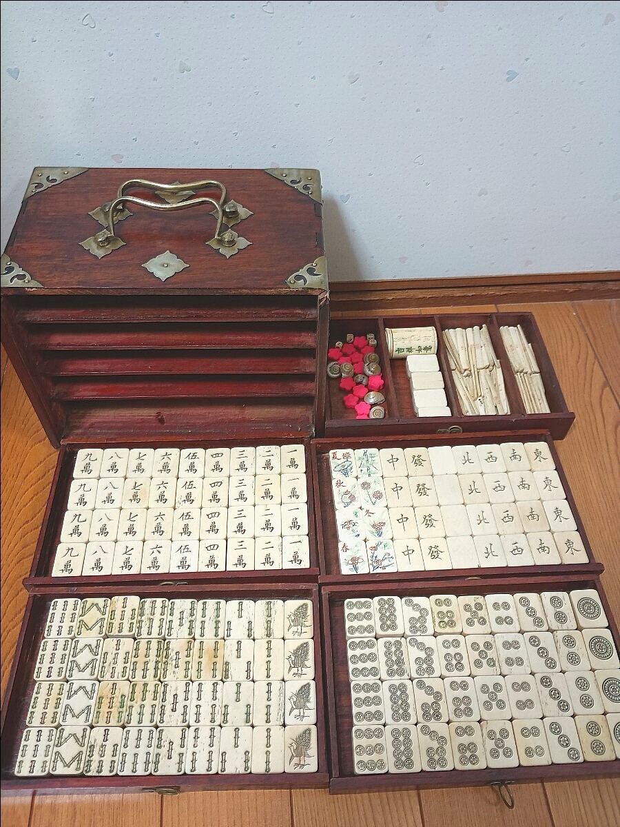 木製箱入り麻雀牌 アンティーク 木製箱入り麻雀牌 アンティーク 古い