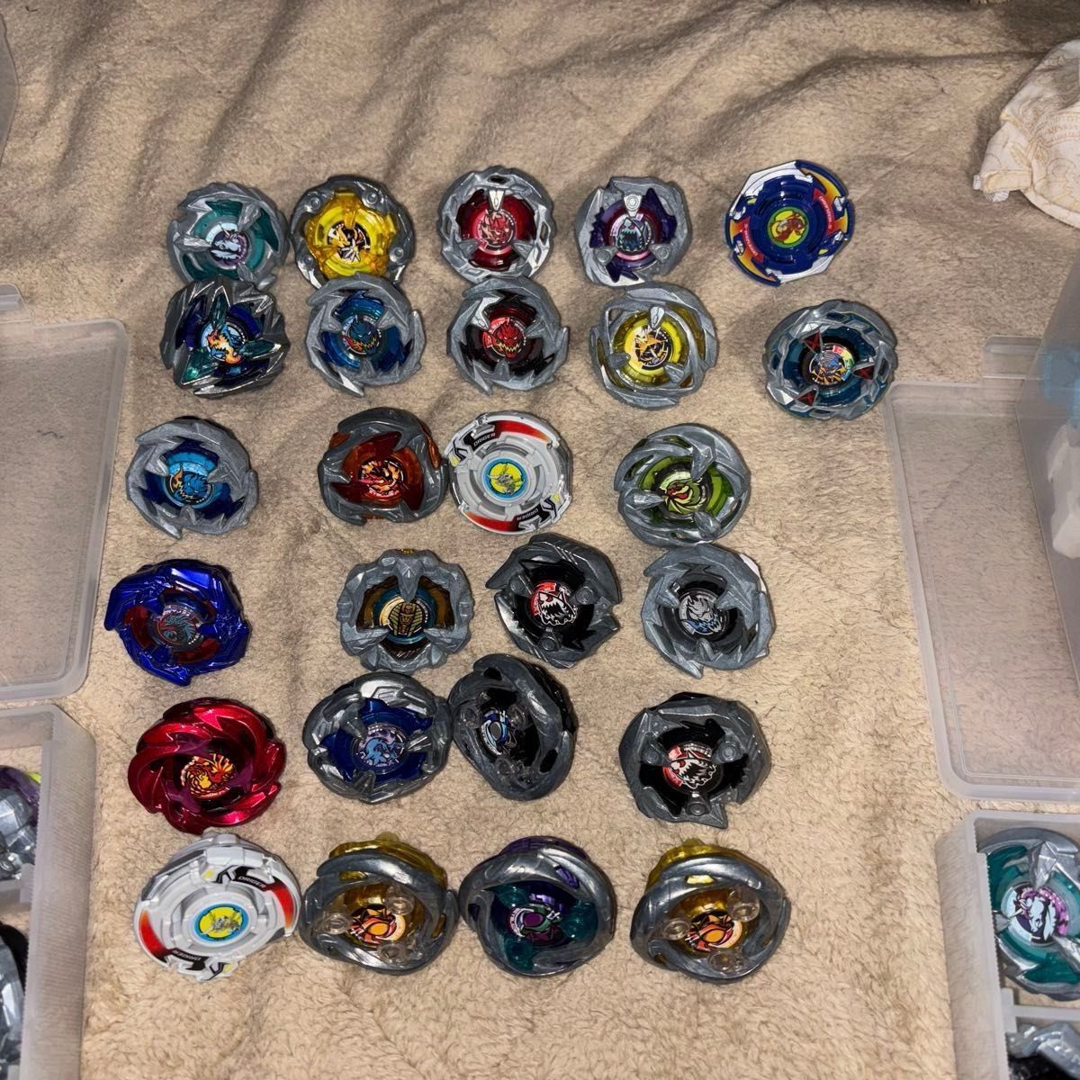 H*p様 ベイブレードX引退品 ベイブレードX引退品 パーツ総数160個