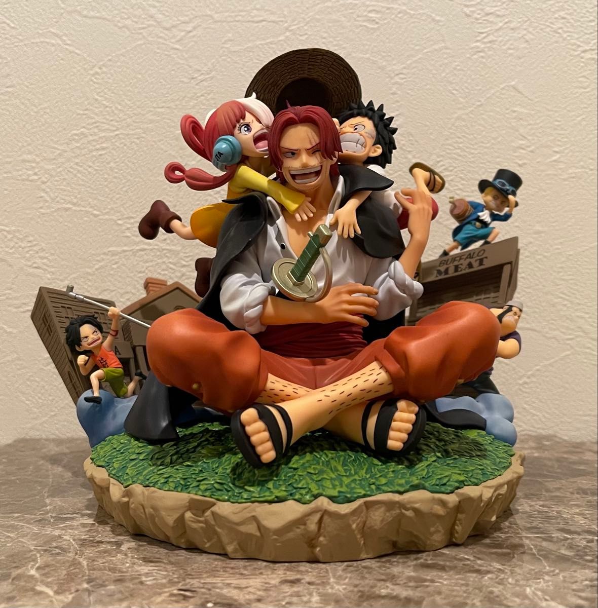 C104巻掛け替えカバーイラスト ジオラマ フィギュア シャンクス ウタ