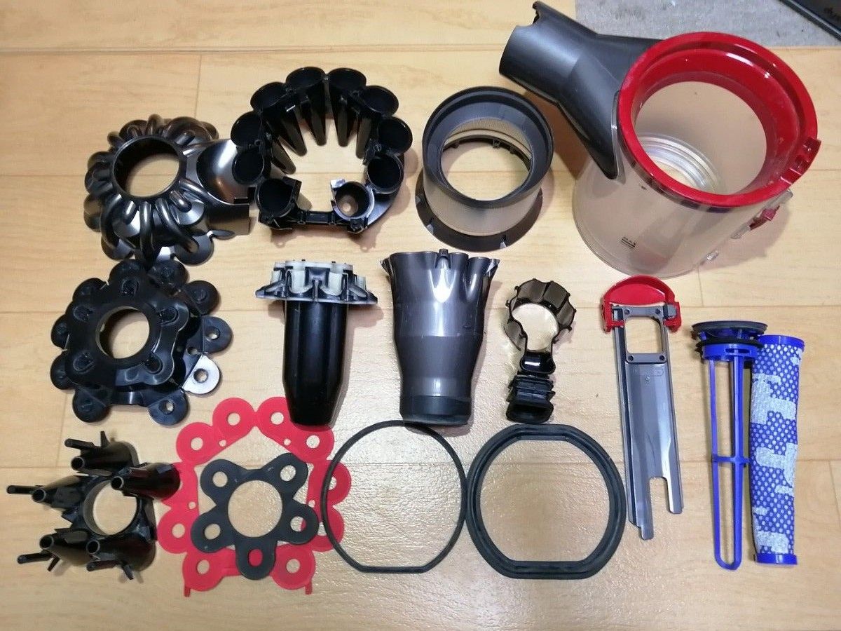 Dyson V8 SV10 コードレスクリーナー 分解清掃済み 動作品 ダイソン