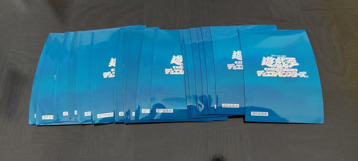 中古 遊戯王 公式スリーブ 初期ロゴ 薄い青 薄いブルー 19枚｜Yahoo