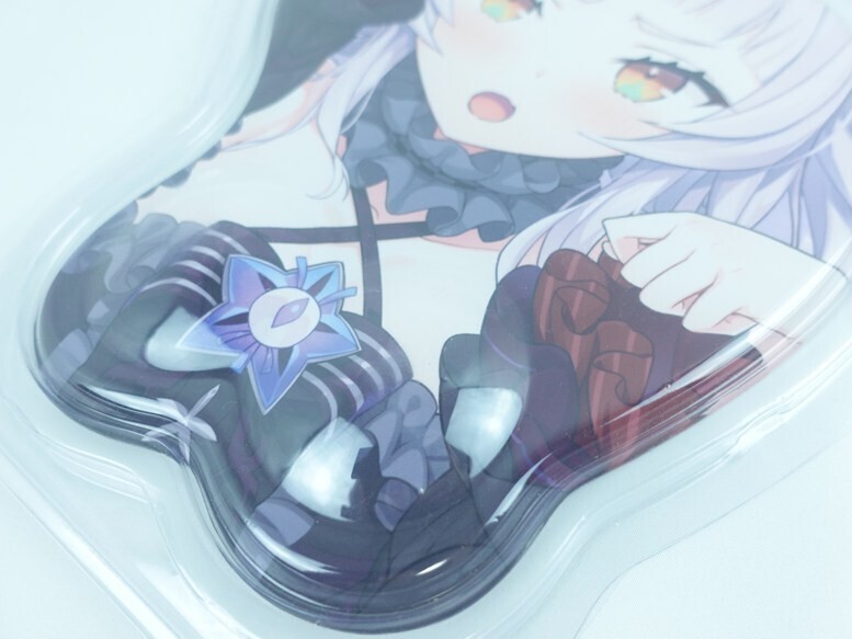 ホロライブ 紫咲シオン おっぱいマウスパッド ラバーマット 缶バッジ