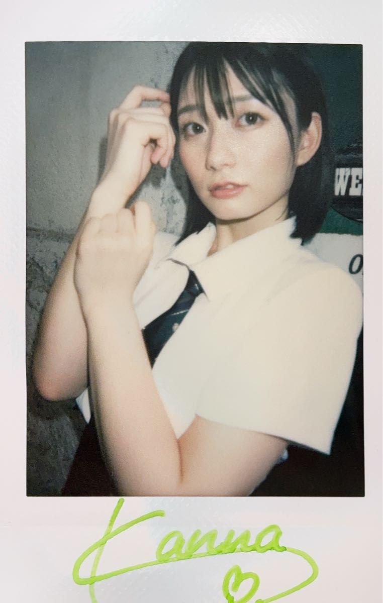 希少！2025年7月12日発売の最新作】瀬戸環奈 直筆サイン入りチェキ①