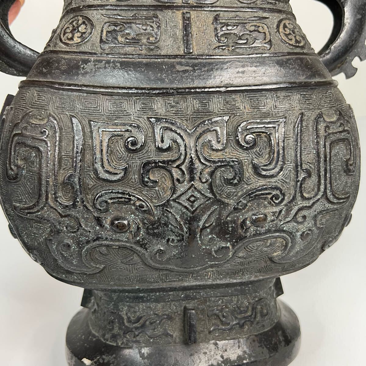 中国古玩 唐物 青銅饕餮文双耳花瓶 古青銅器 在銘 花器 花入 銅製 置物