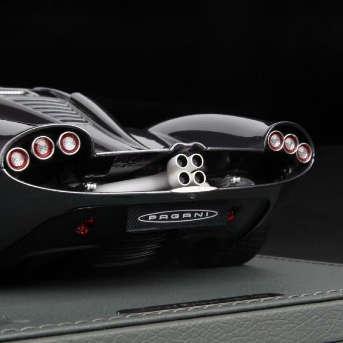 新発売 BBR 1/18 パガーニ ウアイラ Codalunga ミニカー