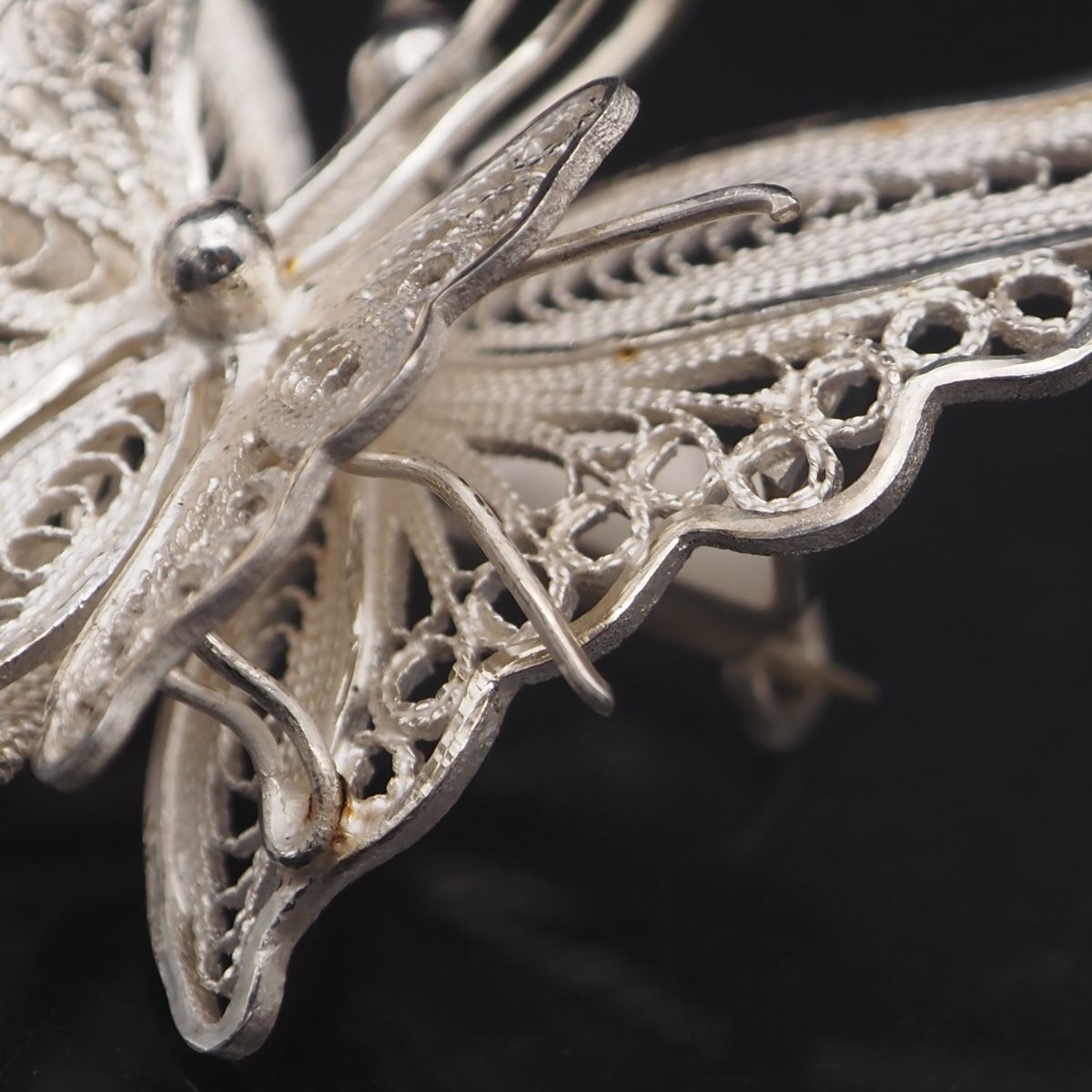 J368 ヴィンテージ 925刻印 ブローチ フィリグリー 銀線細工 2匹の蝶