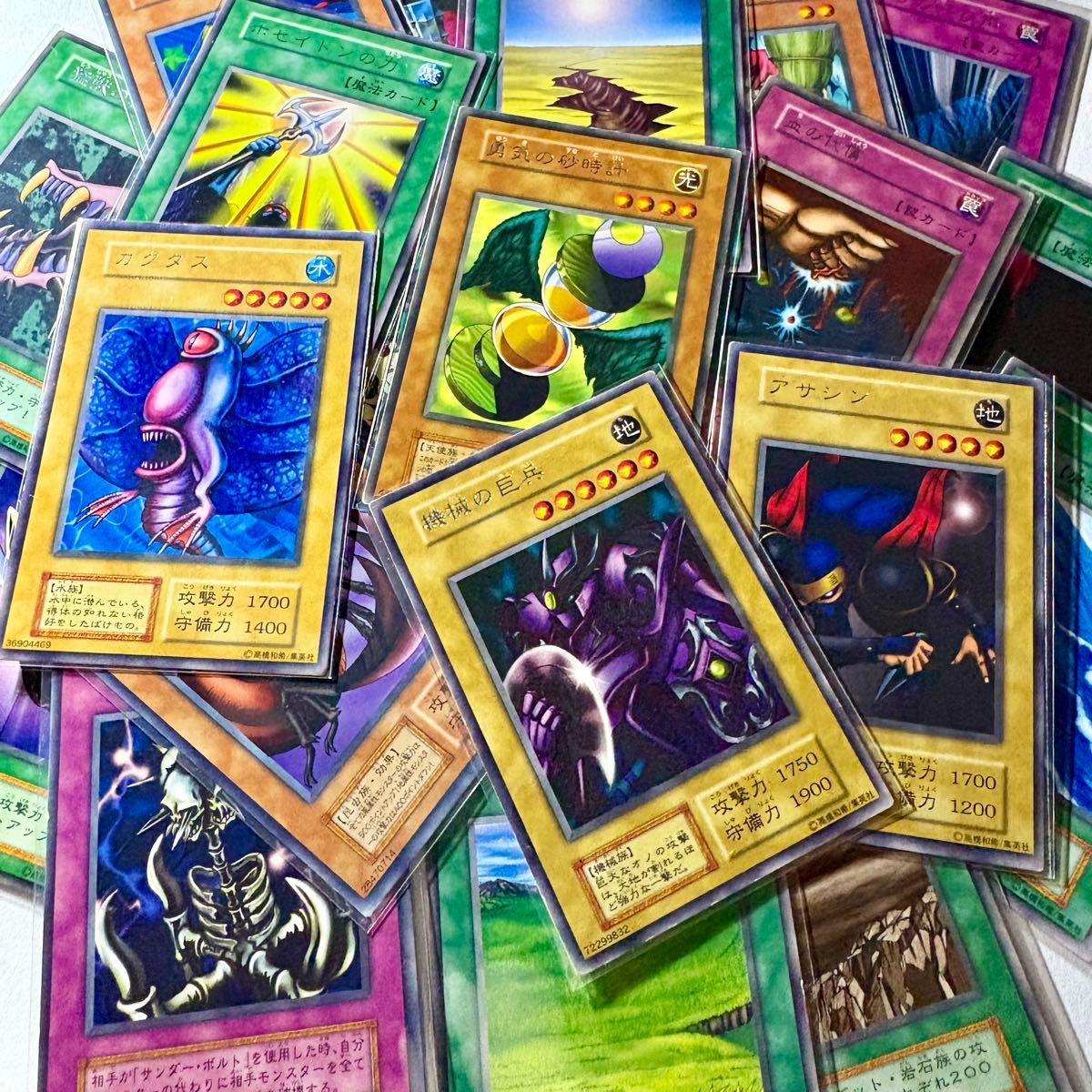 大幅値下げしました 遊戯王 引退品 SR、UR、レリーフなど計1200枚以上