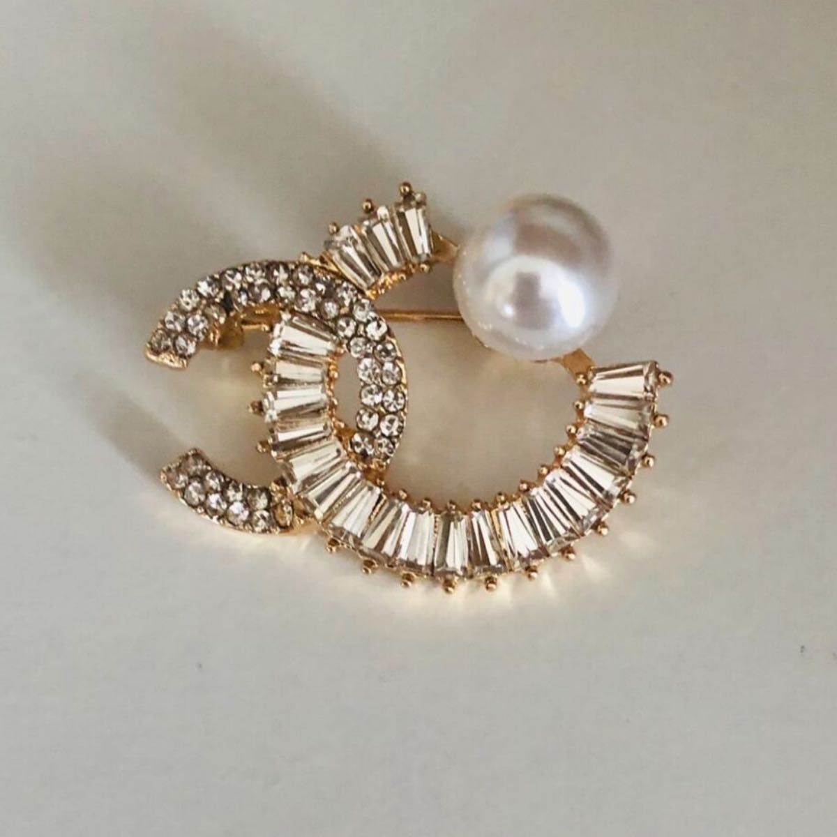 CHANEL CCロゴ ヴィンテージ ブローチ パール風 装飾付き