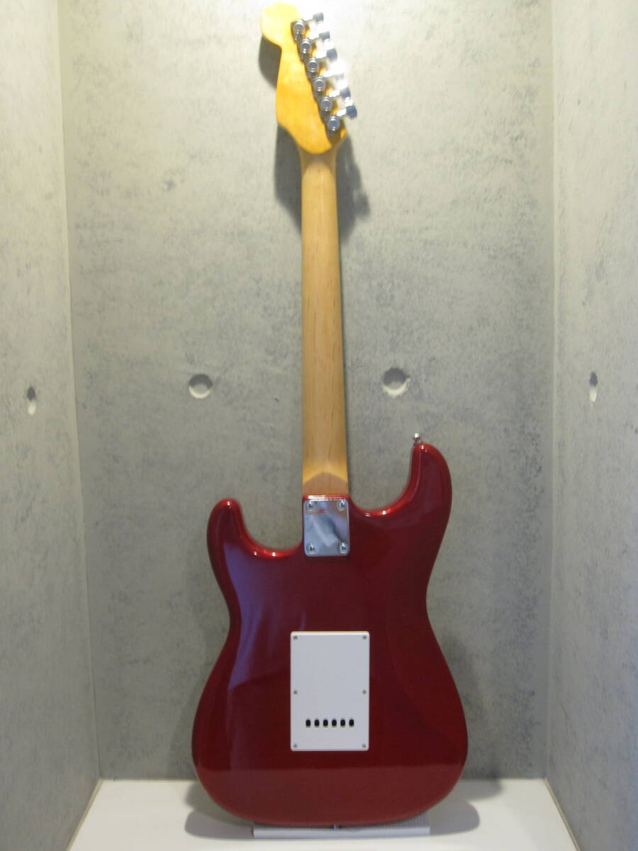 ノーブランド ストラトキャスタータイプ エレキギター (スキャロップ