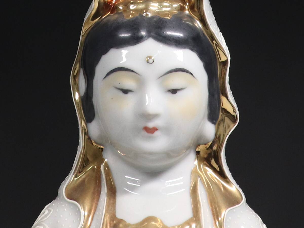 九谷焼 観音像 彩釉と金彩が調和する、気品ある観音立像。 高さ