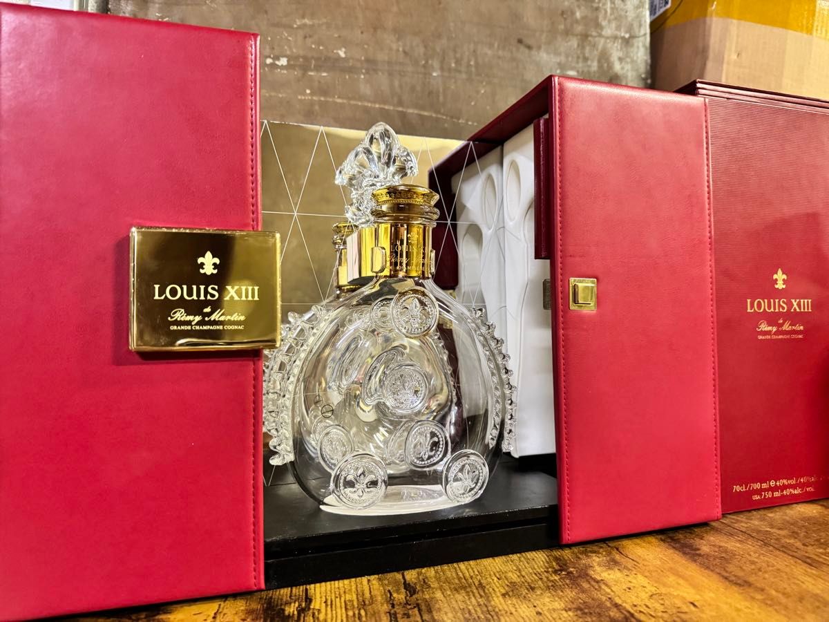 レミーマルタン・ルイ13世 バカラ製 空ボトル汚れあり
