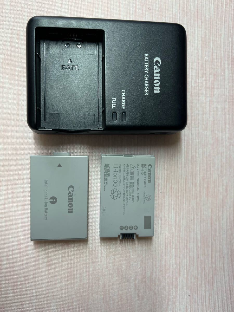 お買い得，格安 CANON iVIS HF R21 レッド バッテリー2個、充電器1個