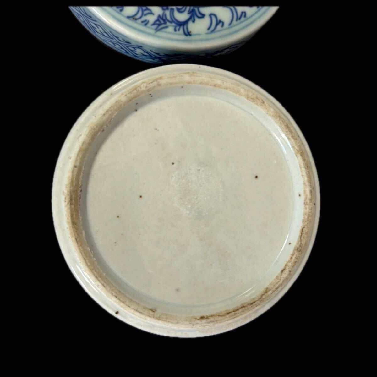 青花淡描纏枝牡丹文圓形合子 染付 香合 蓋物 中国古玩