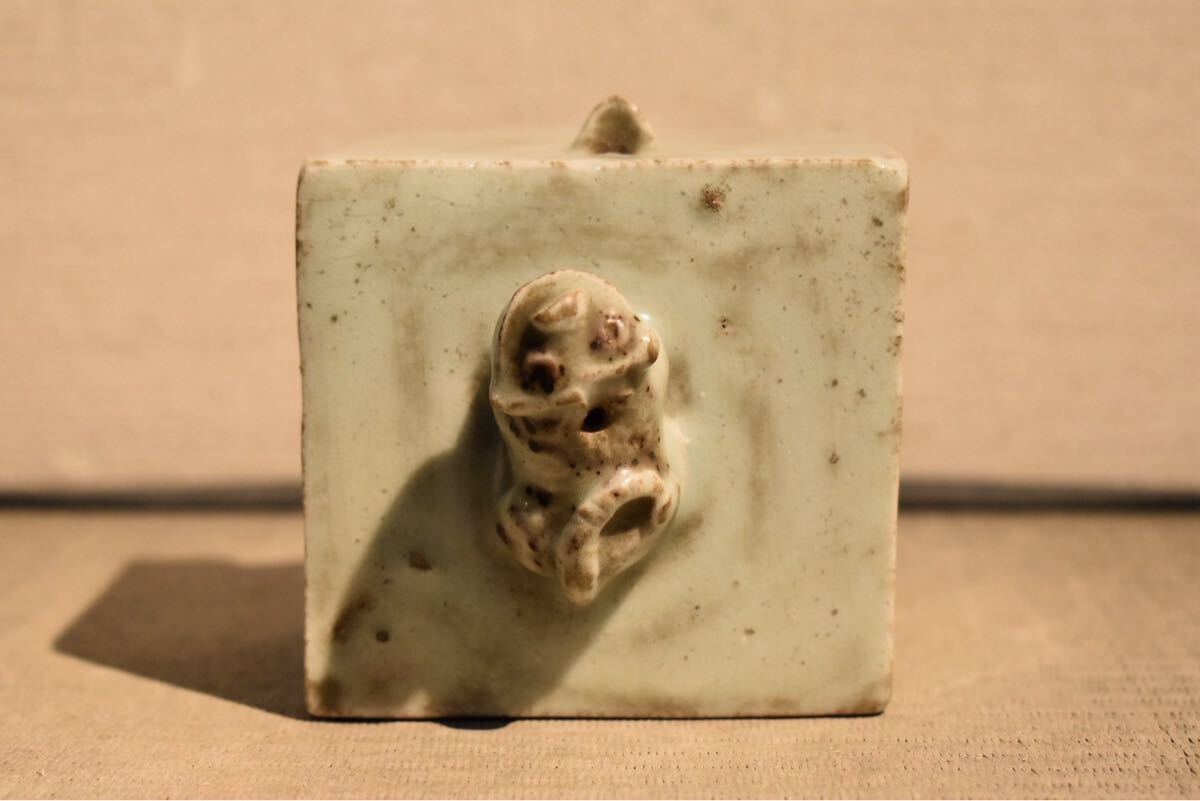 萌】朝鮮美術 李朝 高麗白磁 辰砂花文 四方水滴 古玩 VW2E