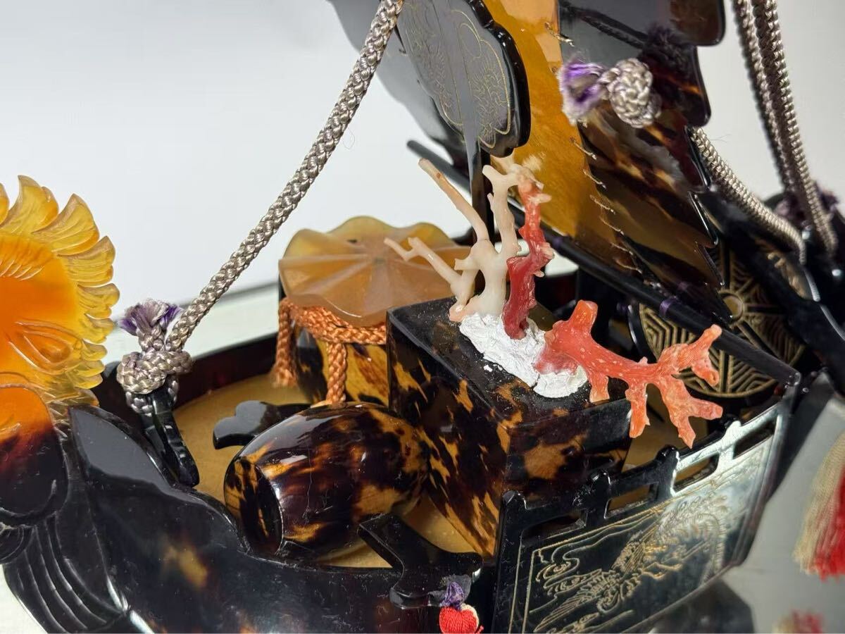 本鼈鳳凰宝船の置物 縁起物 オブジェ ガラスケース付き 本鼈甲 帆船