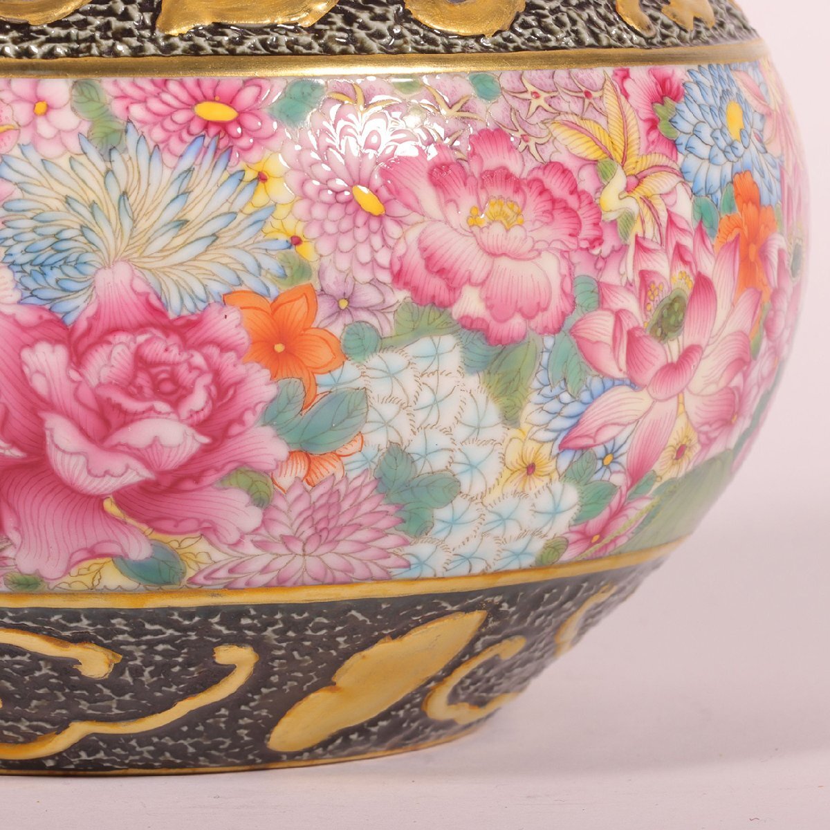 中国古美術品 清の乾隆時代 粉彩草花文皿 本物保証 23cm