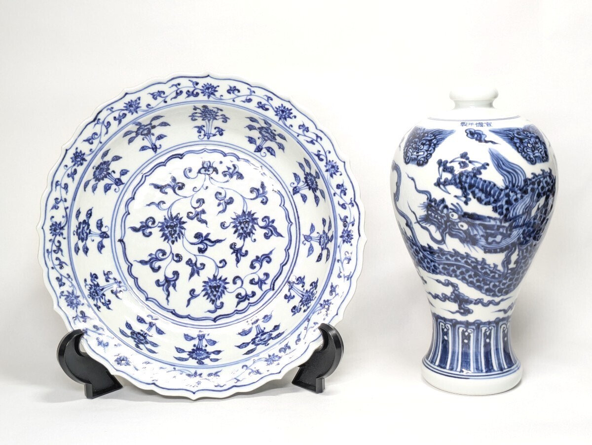 中国美術 大明成化年製 古美術 購入 唐草青花染付け花瓶 飾壷 骨董