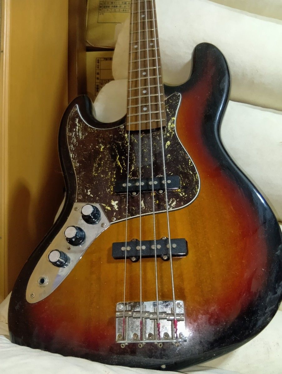 けいおん 』秋山澪レプリカモデルエレキベース サンバースト 今だけ