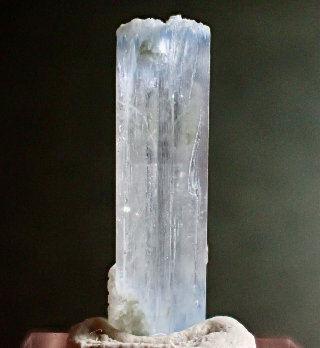 アフガニスタン産 アルカリベリル ボロビエバイト 緑柱石 原石 標本