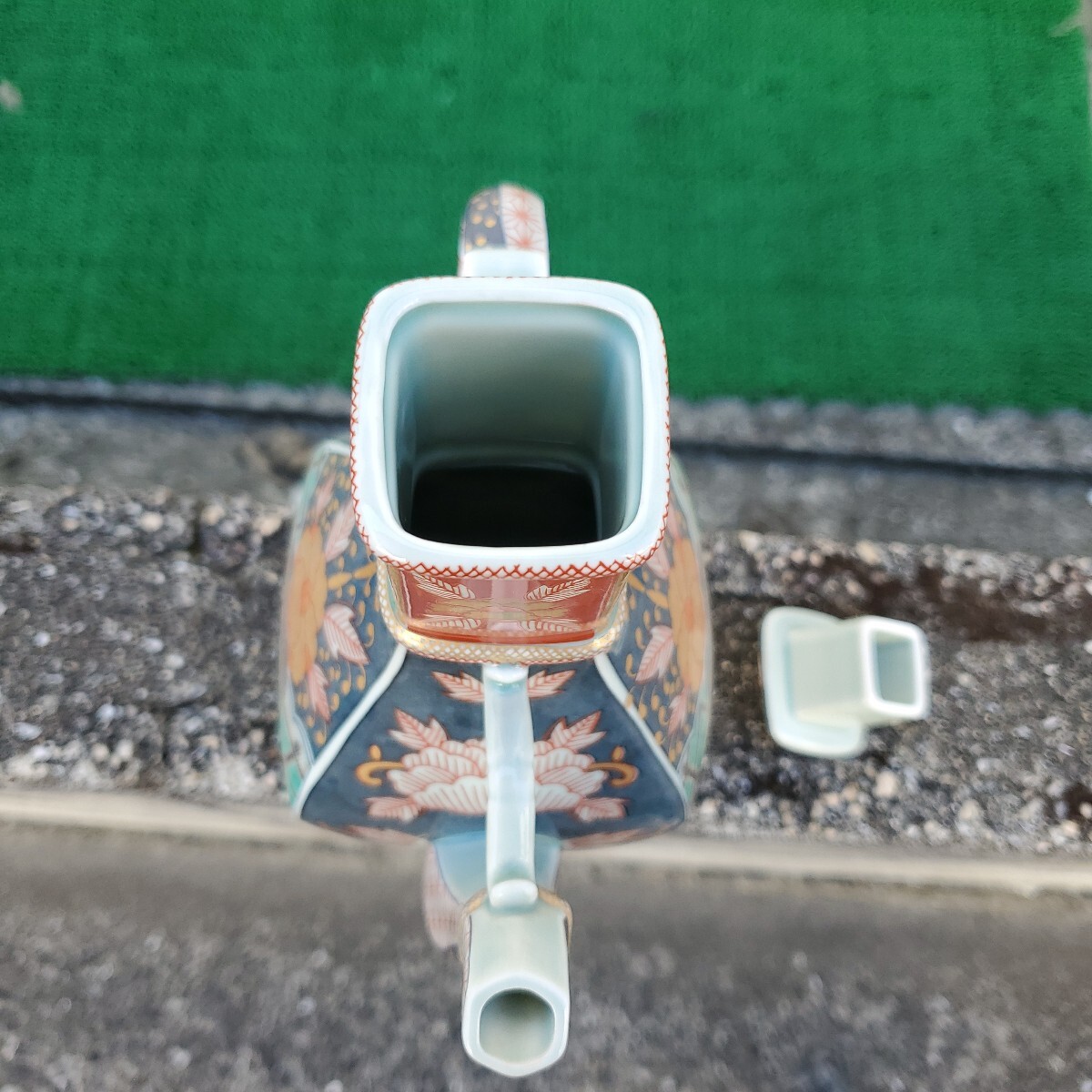 有田焼 林九郎 染錦牡丹流水文 手付面取水注