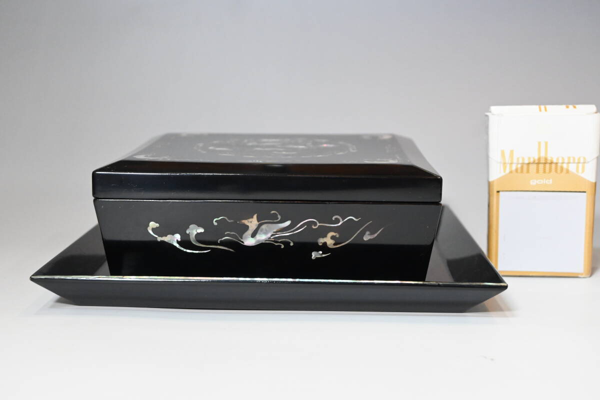 木箱 螺鈿細工 中国美術 衣装箱 古玩 時代箱 金具 李朝 朝鮮 箱