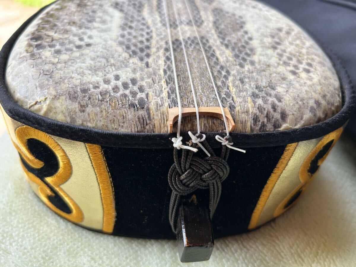 沖縄三線 中型 三味線 人工革 合皮 ヘビ柄 民族楽器 弦楽器 楽器・機材