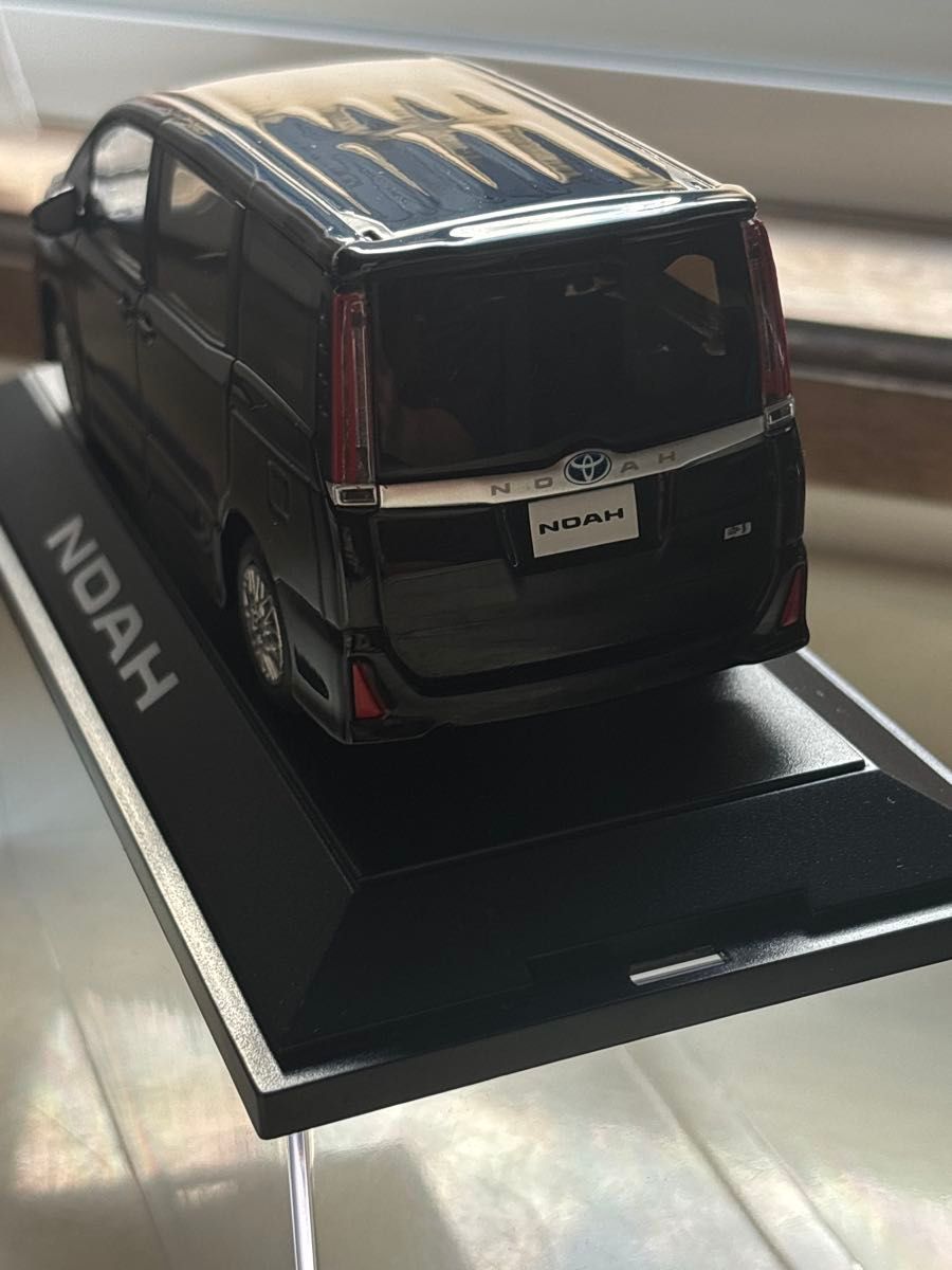 TOYOTA 80系 NOAH カラーサンプル 202ブラック ハイブリッド ミニカー