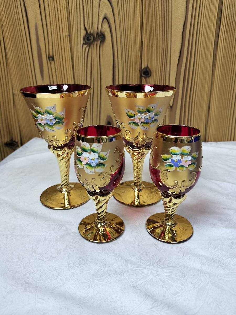 新品未使用 ベネチアグラス 花柄装飾の緑と金のガラスグラス