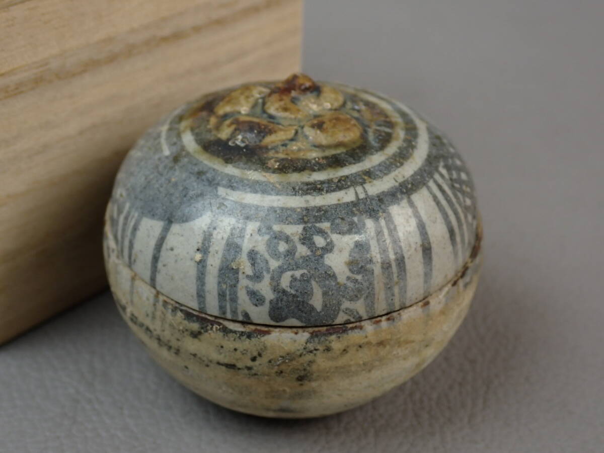 骨董・茶道具】☆古い 宋胡録スンコロク染付香合 go066vb21 香道具