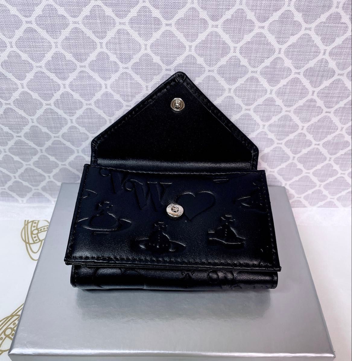 内柄も素敵 最新作】Vivienne Westwood 三折り財布 マット 黒｜Yahoo