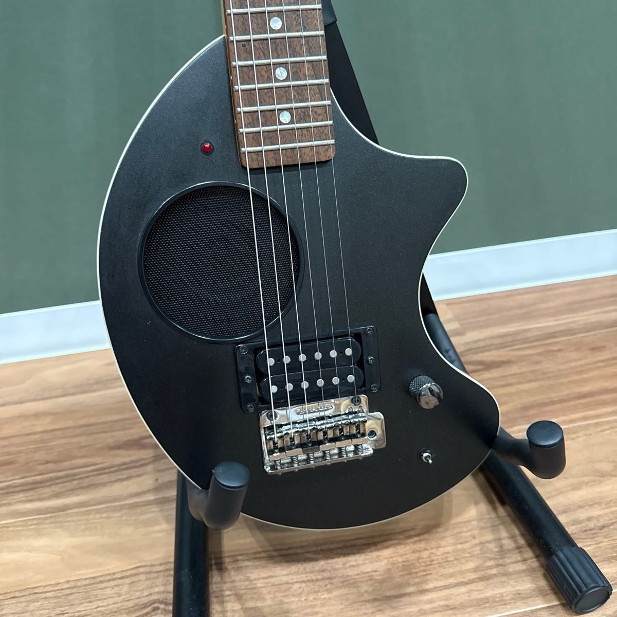 ZO-3 芸達者 MB アンプ内蔵ミニギター 専用ケース付 ぞうさん 美品】