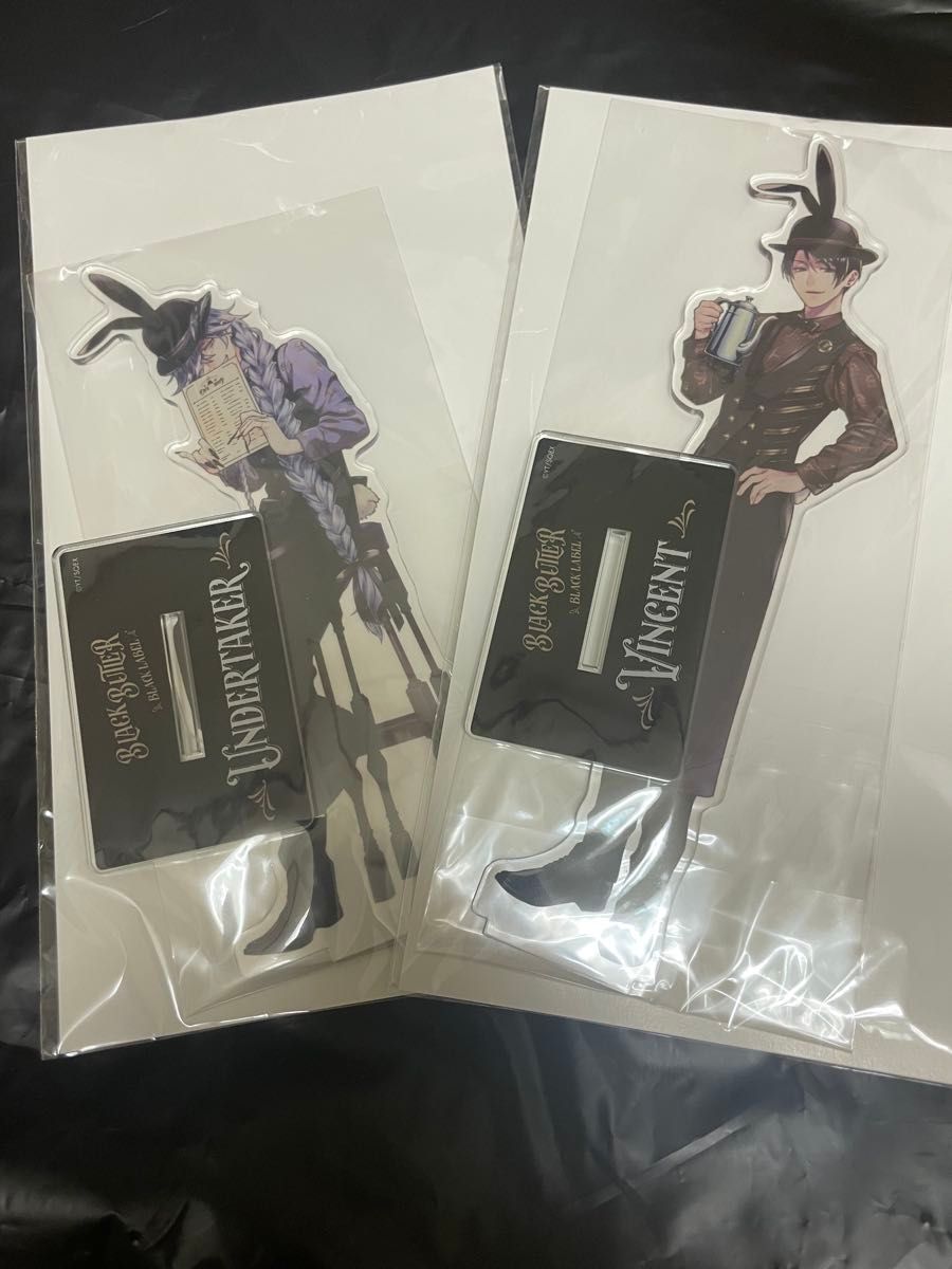 劇場版 黒執事 アニメイトカフェ アクリルスタンド＆缶バッジセット