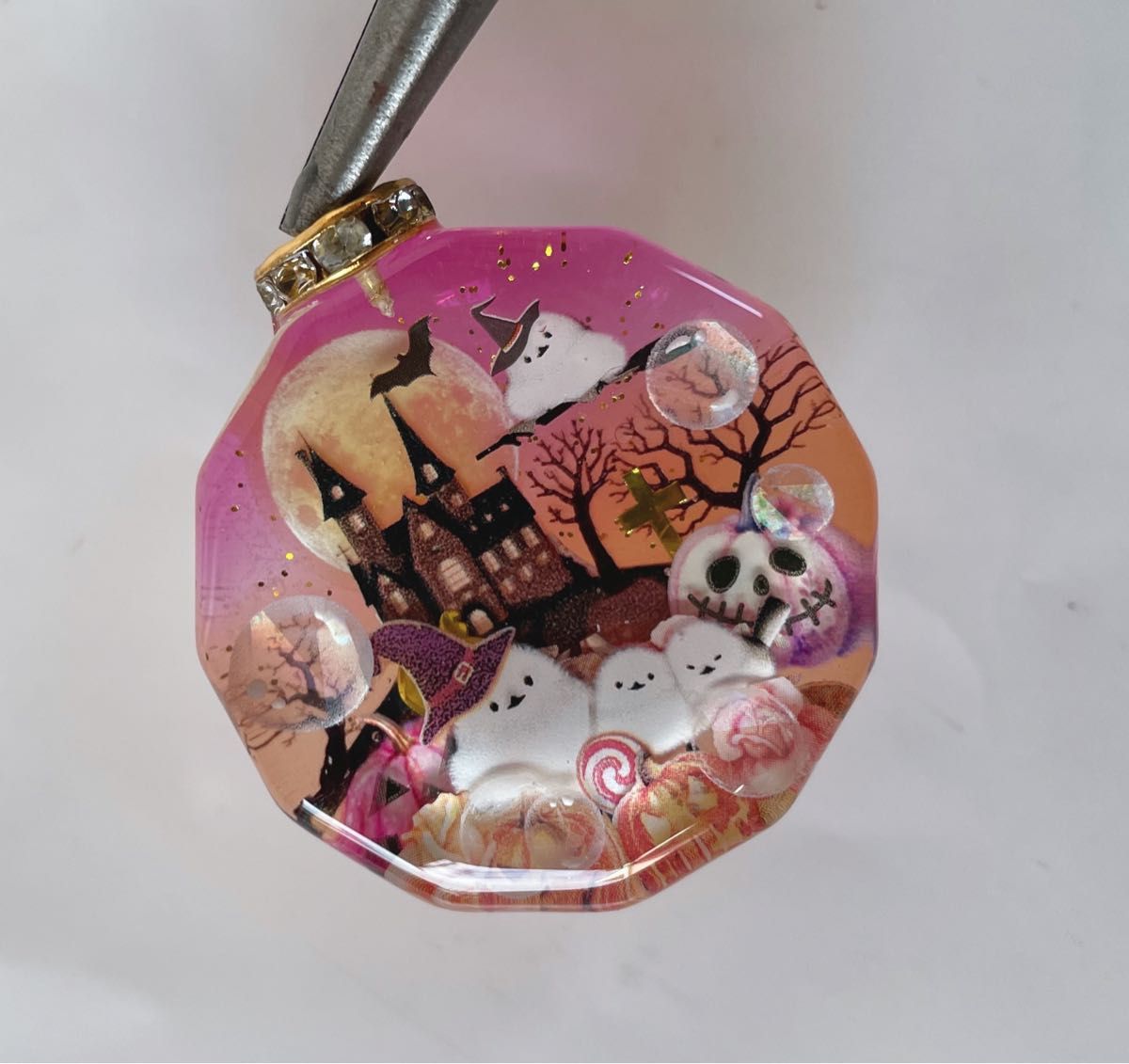 RUKURUKU/ハロウィンの夜のシマエナガ 蓄光 オルゴナイトネックレス