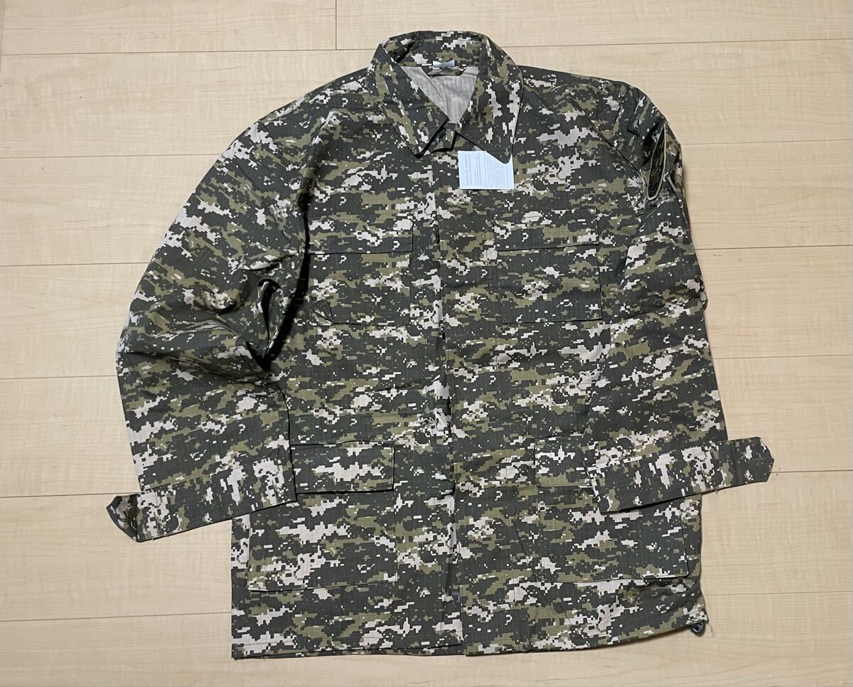 実物】新品 カザフスタン軍 新型デジタル迷彩服 野戦服 52/4 パッチ