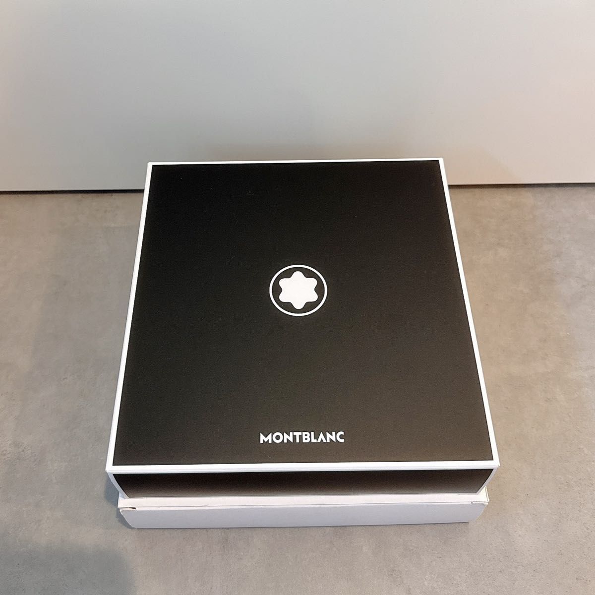 モンブランマイスターシュテュックボールペン&ポケットホルダーセット新品
