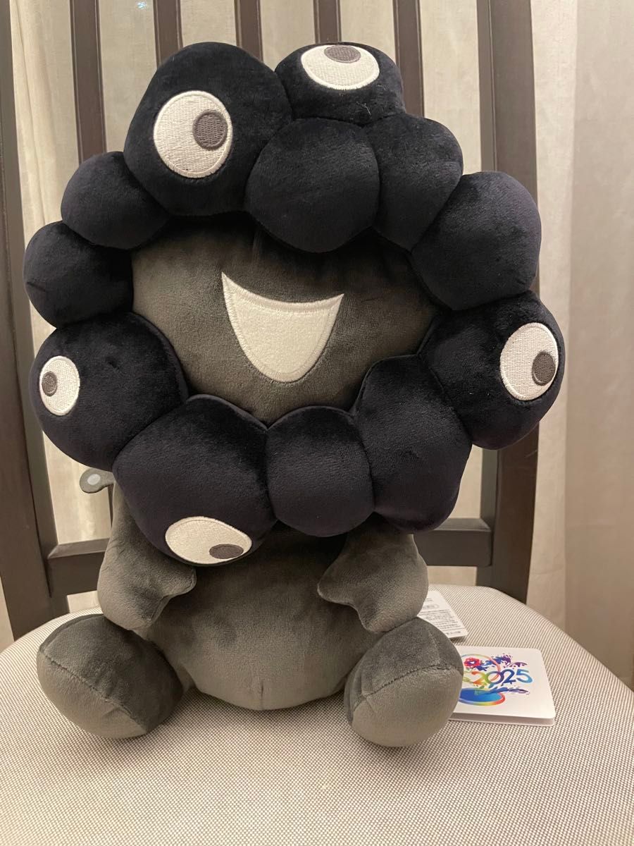 ミャクミャク お手玉風ぬいぐるみ黒 S と 売れ筋 這い型ぬいぐるみ黒 S