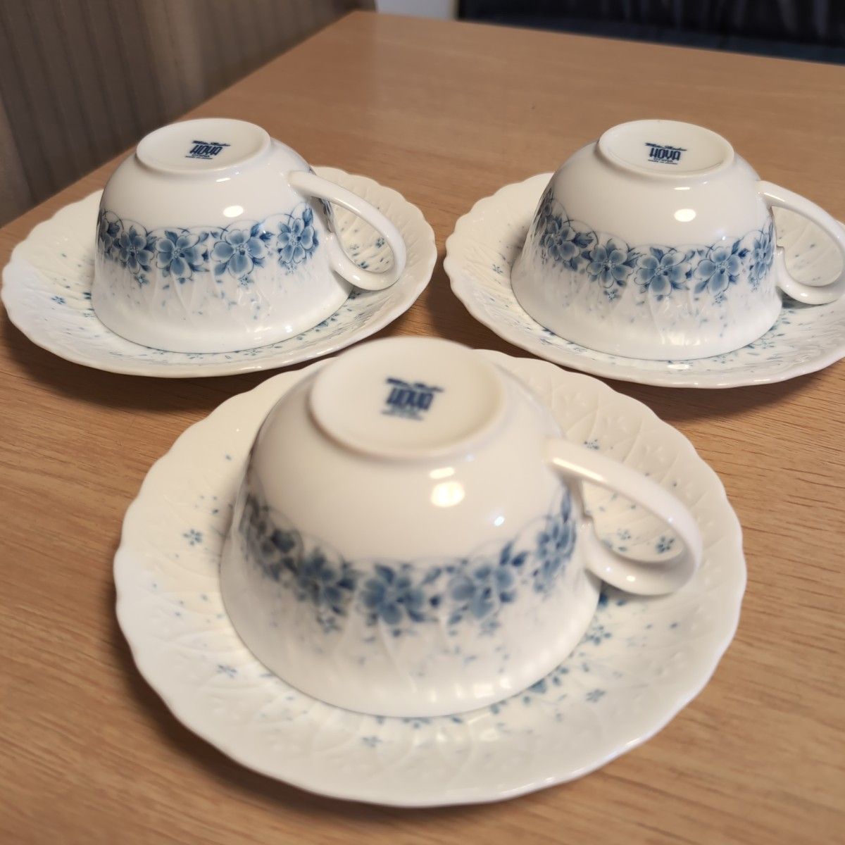 白と青の花模様 ティーカップ・ソーサー 3個セットHOYA CHINA【美品