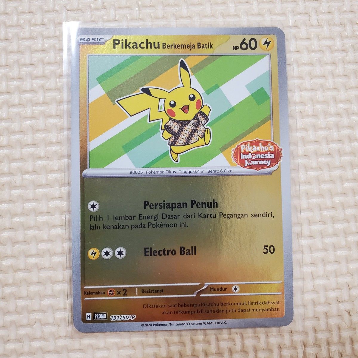 バティックシャツを着たピカチュウ ミラー PIKACHU BATIK インドネシア