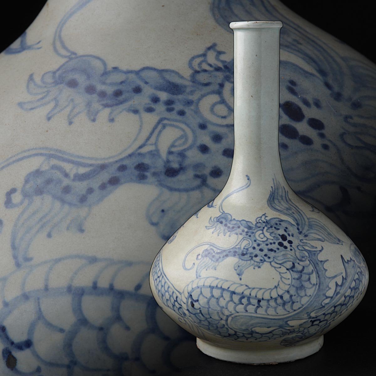 FD626 朝鮮美術 李朝白磁染付 雲龍文花瓶 高27.5cm 砂高台・