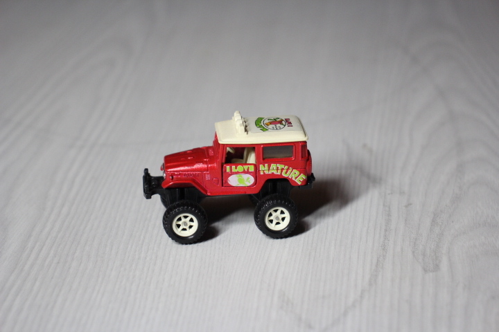 トミカ ランドクルーザー4WD ビッグフット I LOVE NATURE ビッグタイヤ