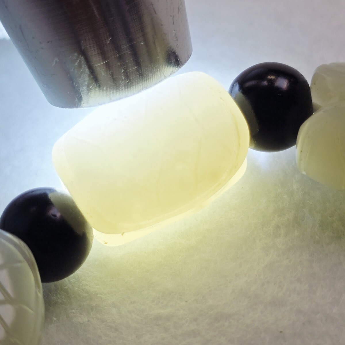 中国古美術 本物和田白玉 細工手彫 亀甲紋（富甲天下）数珠 根付