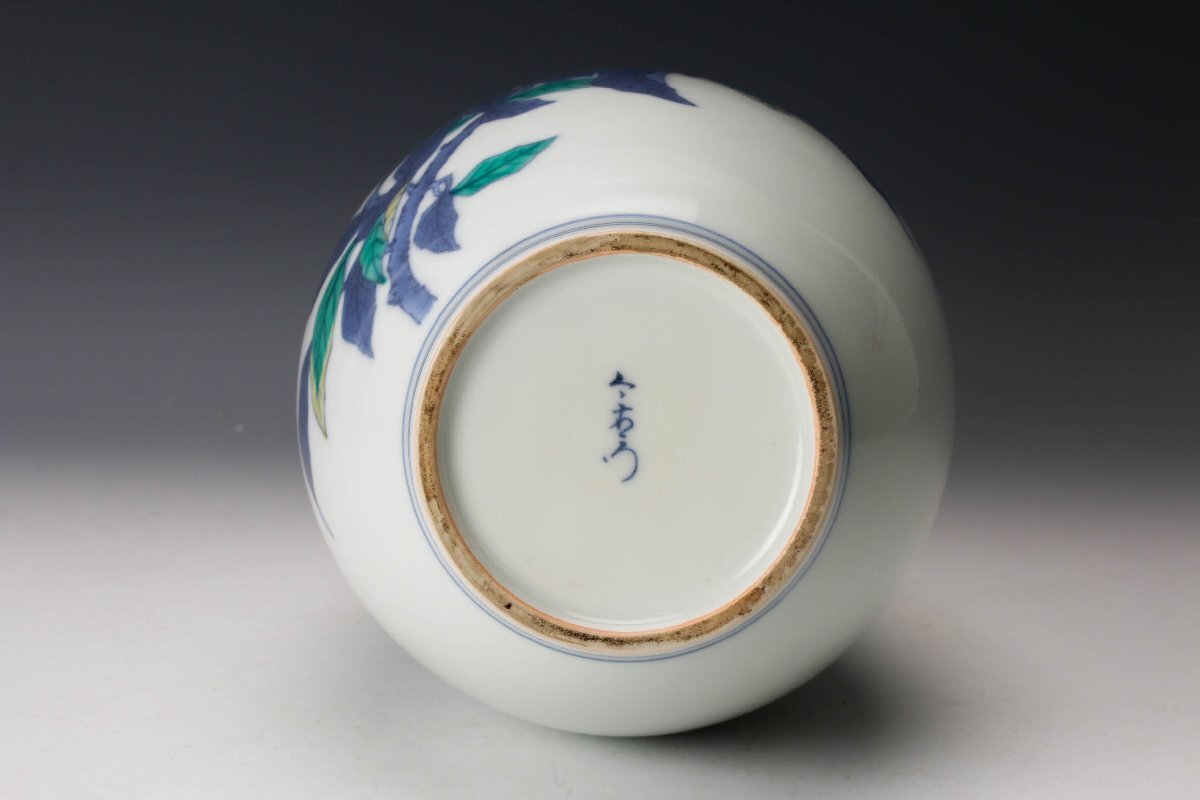 セール】☆ 12代今泉今右衛門 錦唐花模様花瓶 存在感ある一品です