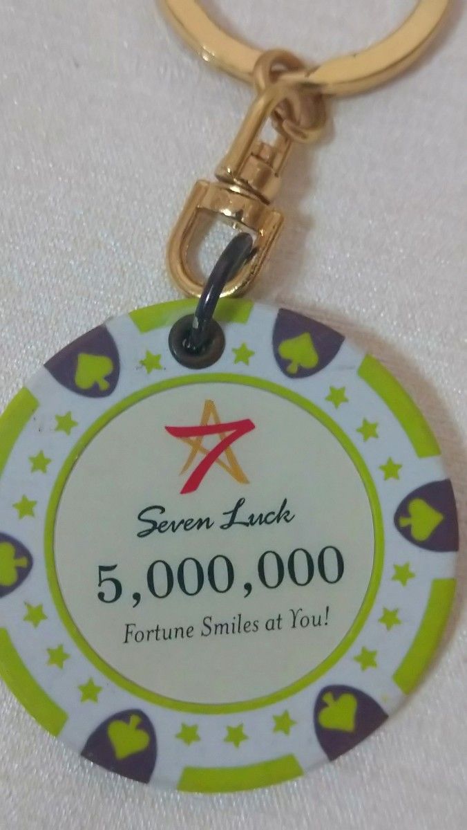韓国のセブンラックカジノ（Seven Luck Casino）チップ型キーホルダー