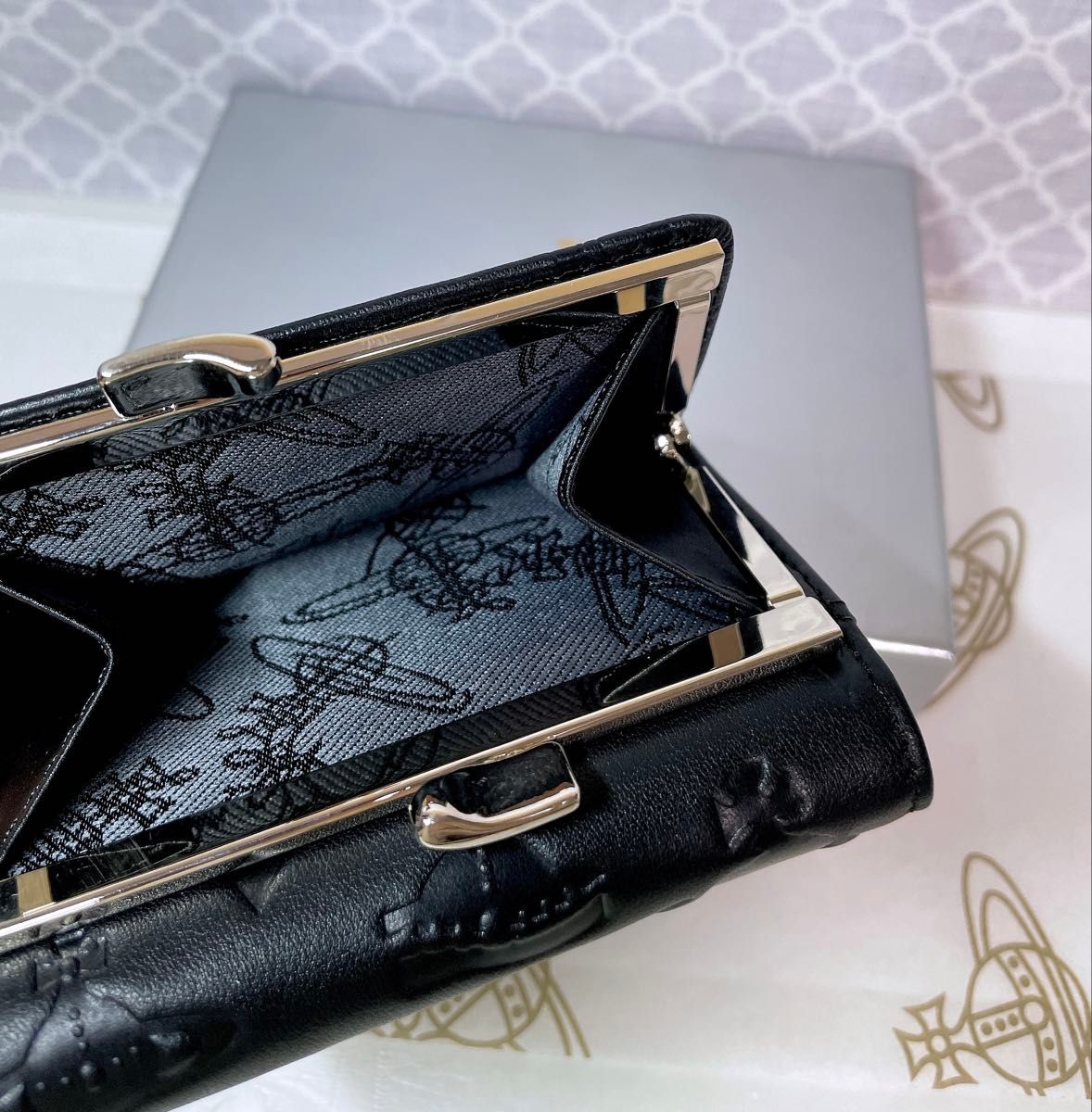 最新作 ショッパー付】Vivienne Westwood 3つ折り財布 ブラック マット