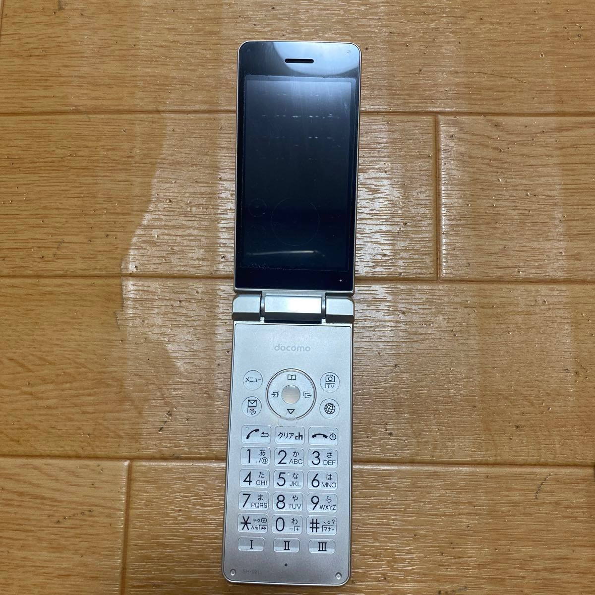 ドコモdocomoFOMAガラケーF2051シルバー未使用に近い付属品あり ドコモ