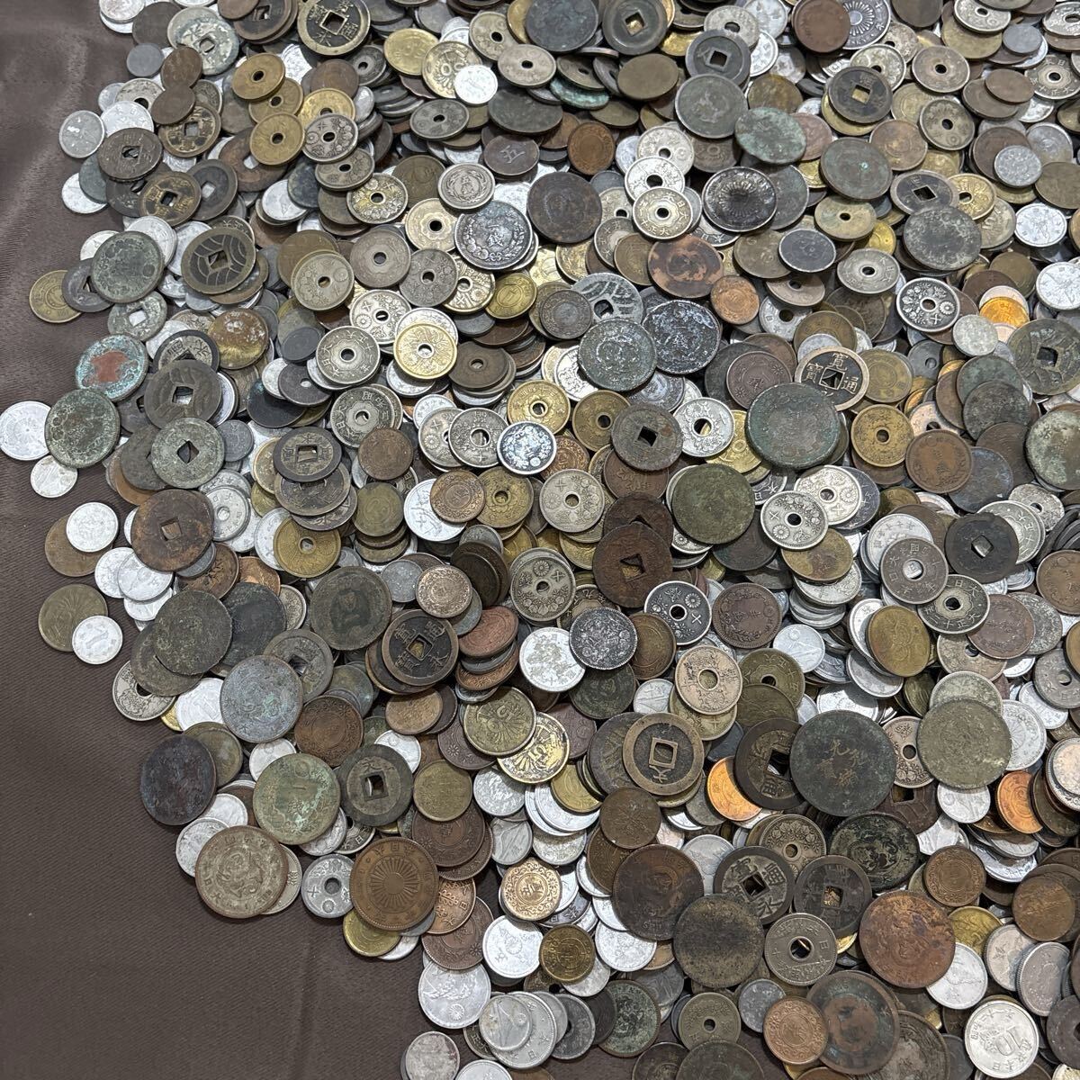 日本古銭大量まとめ 色々硬貨 アルミ銭 銅銭 穴銭 銀貨 寛永通宝 など 日本