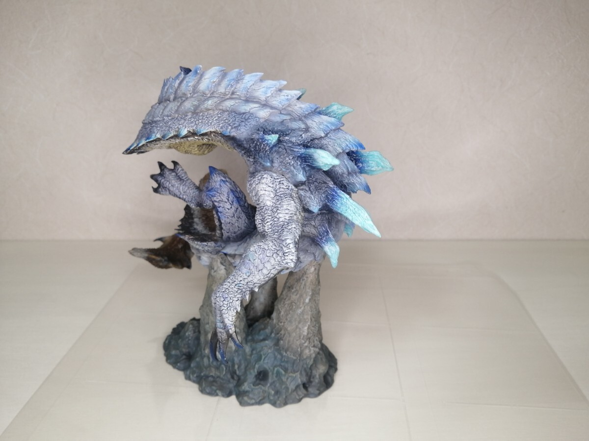 白海竜】ラギアクルス亜種 クリエイターズモデル モンスターハンター