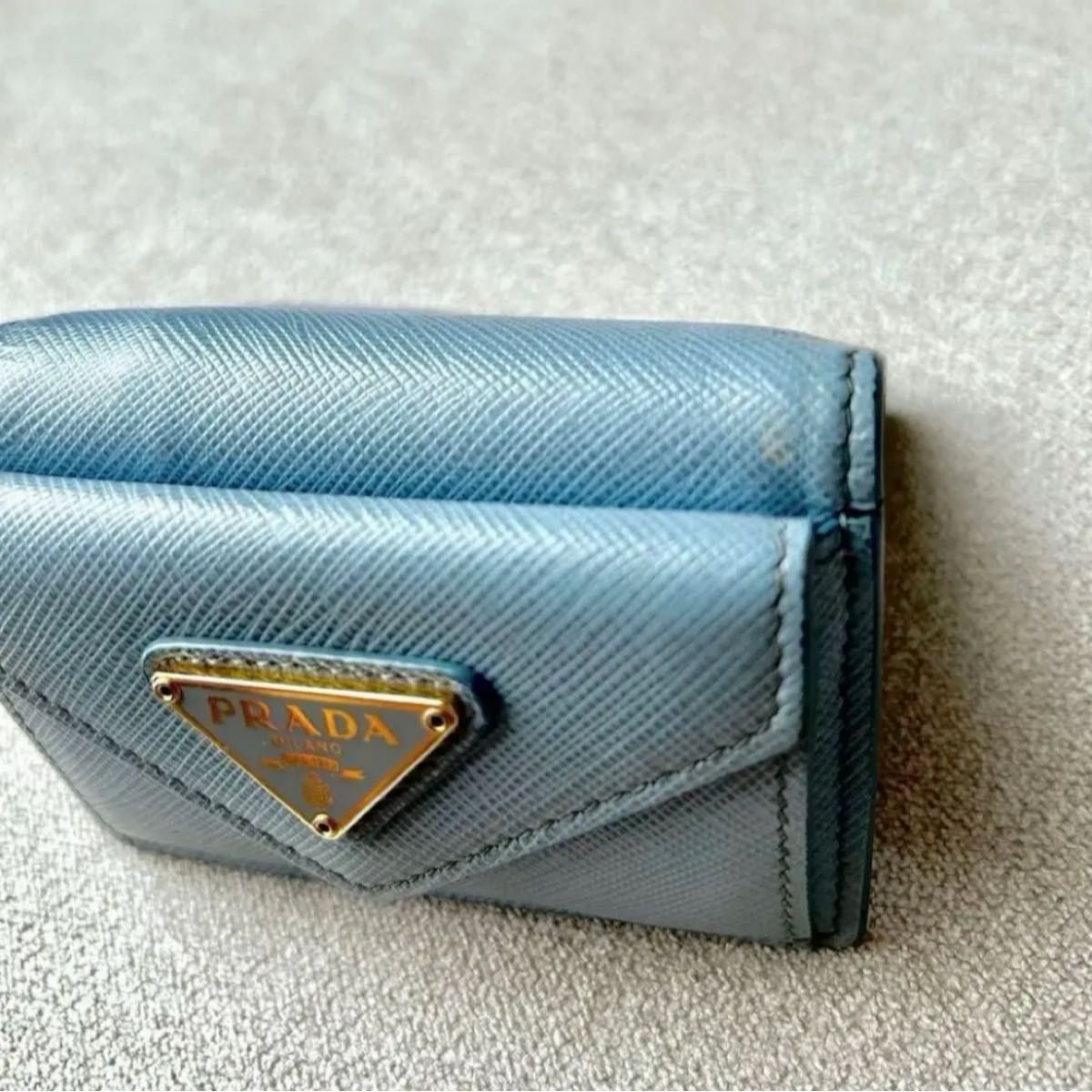 美品】PRADA サフィアーノ トライアングル ミニ財布 三つ折り ブルー