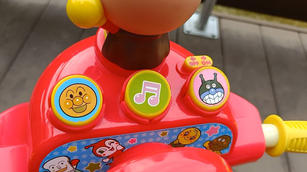 それいけ アンパンマンデラックスII レッド ジョイパレット 三輪車